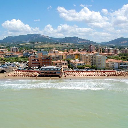 Hotel Il Delfino San Vincenzo Kültér fotó