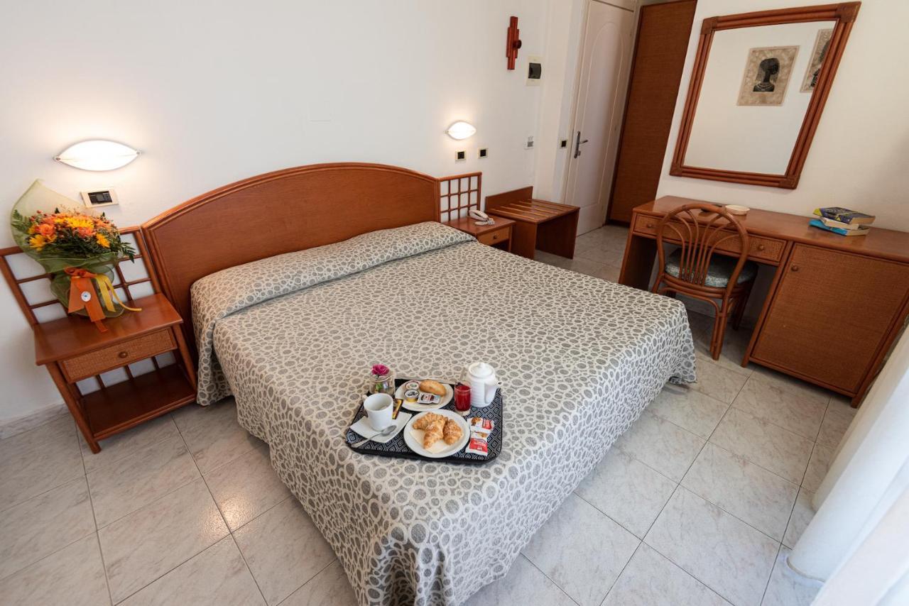Hotel Il Delfino San Vincenzo Kültér fotó