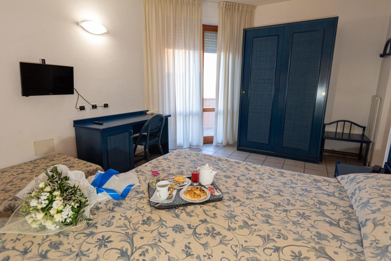 Hotel Il Delfino San Vincenzo Kültér fotó
