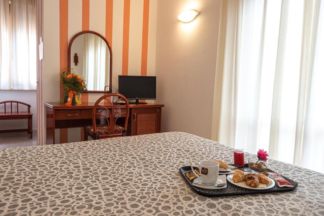 Hotel Il Delfino San Vincenzo Kültér fotó