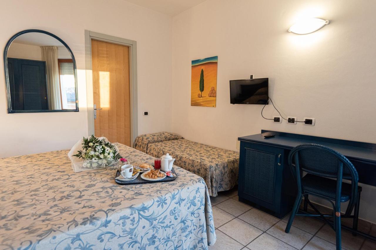 Hotel Il Delfino San Vincenzo Kültér fotó