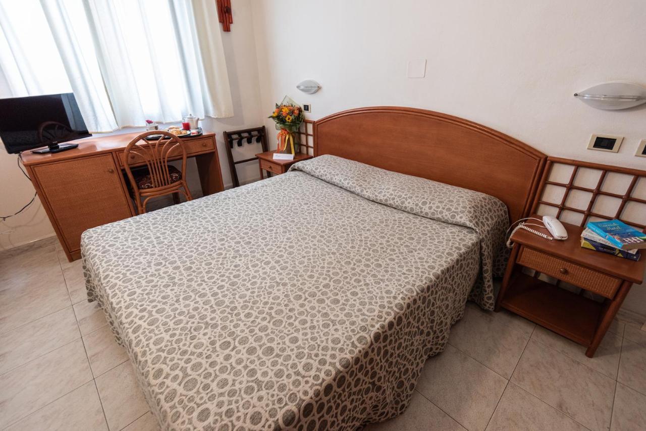 Hotel Il Delfino San Vincenzo Kültér fotó