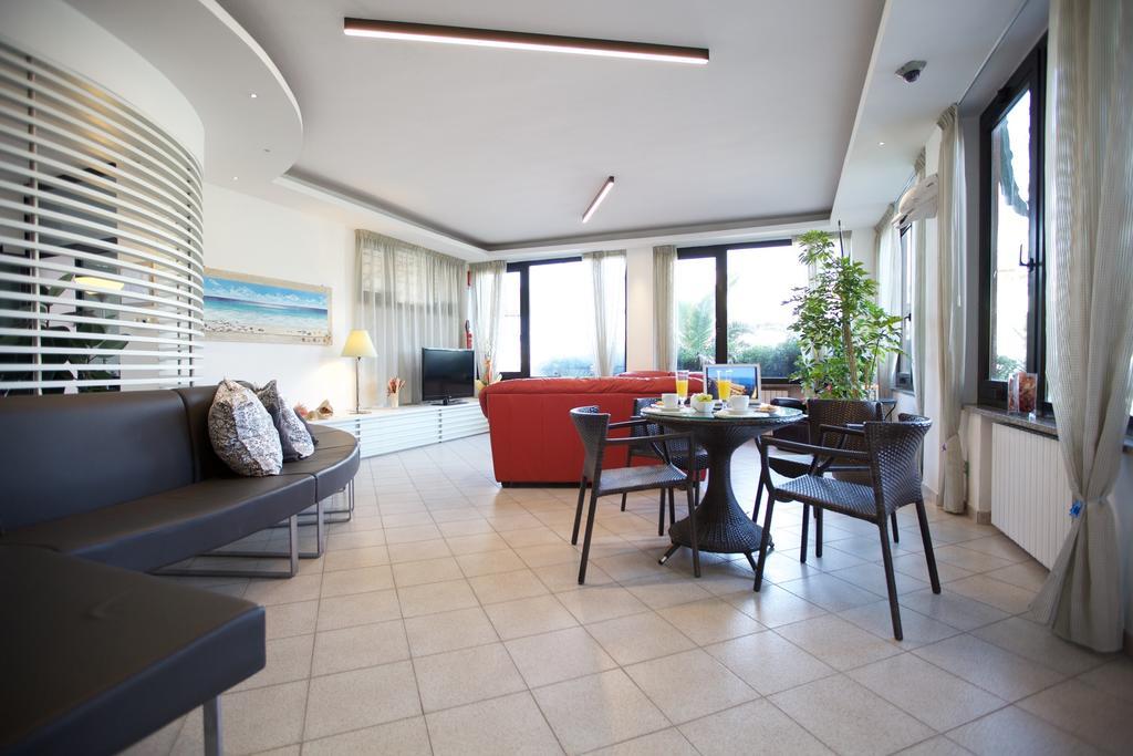 Hotel Il Delfino San Vincenzo Kültér fotó